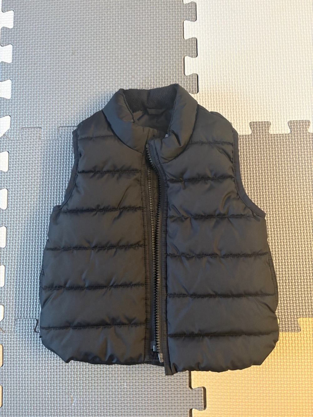 GAP Black Quilted Puffer Vest - Sleeveless Layering Piece
